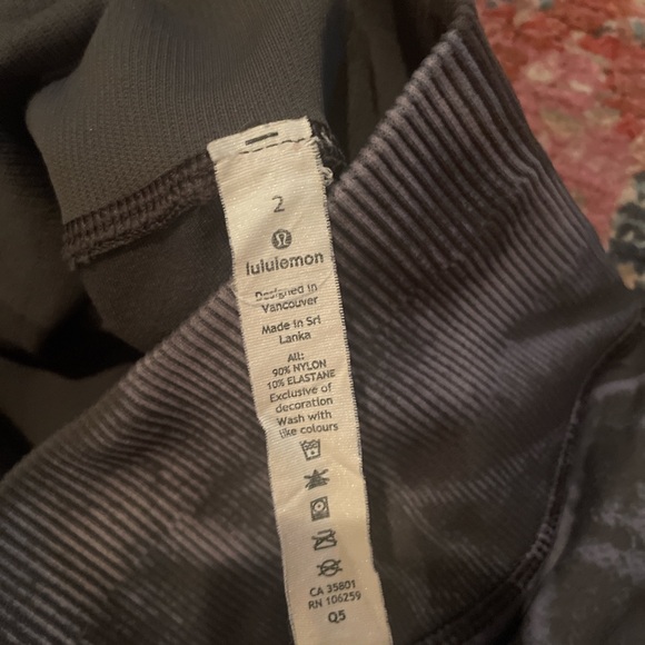 Lululemon tie dye leggings worn only a few times - Picture 4 of 4
